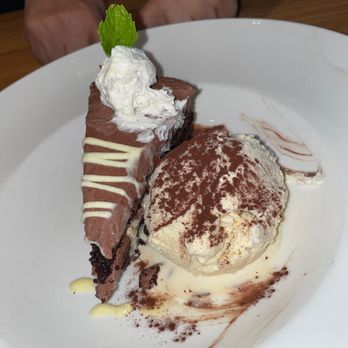 Cooper’s Hawk Winery & Restaurant - New American Near Me - St Charles, Illinois