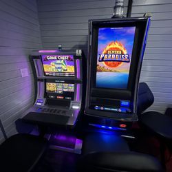 Eliza’s Bar & Grill - Slot machine gaming area