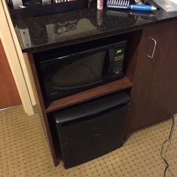 Ramada by Wyndham Lac La Biche - Mini fridge and microwave. - Hotels Near Me - Lac La Biche, Alberta