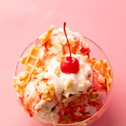 Snelgrove Ice Cream - Strawberry Cheesecake Sundae: Grandma's Strawberry Cheesecake and Fresh Strawberry ice creams with strawberry drizzle & heaping waffle bits