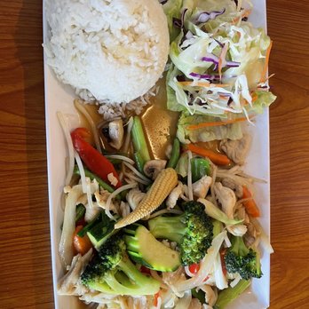 Pikul Thai Bistro - Mixed Vegetable with Chicken - Thai Near Me - Fairfield, California Pikul Thai Bistro - Mixed Vegetable with Chicken - Thai Near Me - Fairfield, California