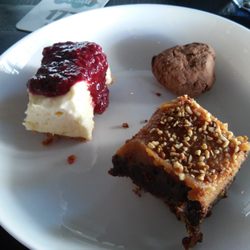 Forneria Copacabana - Torta de twix, cheesecake de amora e trufa! 3