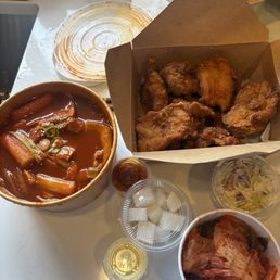 Gold boneless chicken wings, topoki, sides