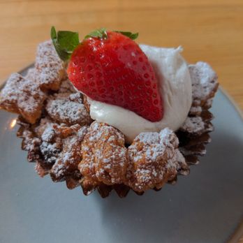 Le Petit Monstre - Monkey bread kougin amman - Patisserie/Cake Shop Near Me - Brooklyn, New York