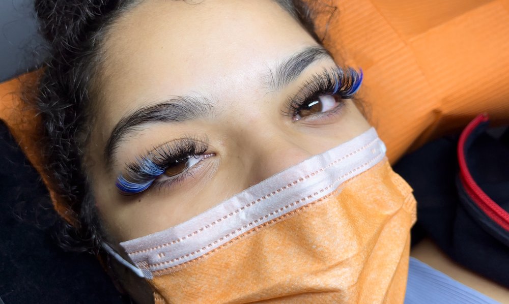 Denay Lashes Logo