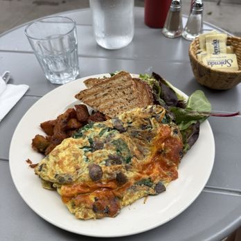 Zaca Cafe - Omelette with mushrooms spinach and cheese - Coffee & Tea Near Me - Brooklyn, New York