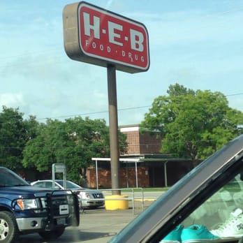 H-E-B - Sign by road - Grocery Near Me - Santa Fe, Texas