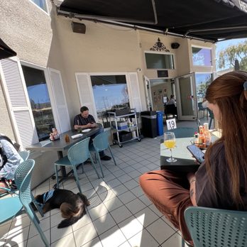 Heidelberg Cafe & Bistro - front patio seating - Breakfast & Brunch Near Me - Laguna Beach, California Heidelberg Cafe & Bistro - front patio seating - Breakfast & Brunch Near Me - Laguna Beach, California