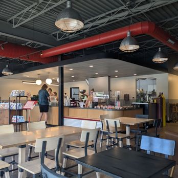 Pilcrow Coffee - Interior - plenty of seating - Coffee Roasteries Near Me - Milwaukee, Wisconsin Pilcrow Coffee - Interior - plenty of seating - Coffee Roasteries Near Me - Milwaukee, Wisconsin
