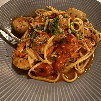 Francesca's On Chestnut - Linguine agli Scampi - Seafood Shrimp/Scallop Pasta - Italian Near Me - Chicago, Illinois