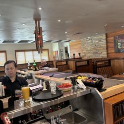Woodlands American Grill - Bar and booth seating