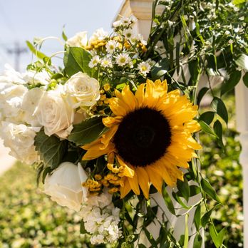 Larkspur Botanicals - Florists Near Me - Dumont, New Jersey