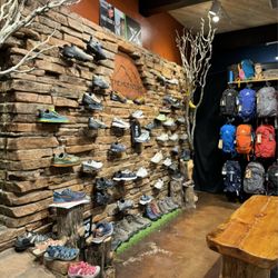 The Hike House - Shoes and water packs