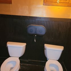 Pal's Lounge - Yes..2 toilets in the ladies bathroom.