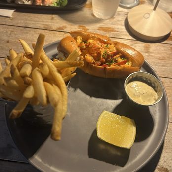 Port Marina - Lobster roll - Cocktail Bars Near Me - Cape May, New Jersey Port Marina - Lobster roll - Cocktail Bars Near Me - Cape May, New Jersey