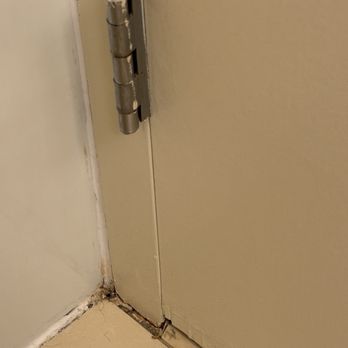 Charleston Marriott Town Center - Just things are not as clean or looked after on floor or hinges. - Hotels Near Me - Charleston, West Virginia Charleston Marriott Town Center - Just things are not as clean or looked after on floor or hinges. - Hotels Near Me - Charleston, West Virginia