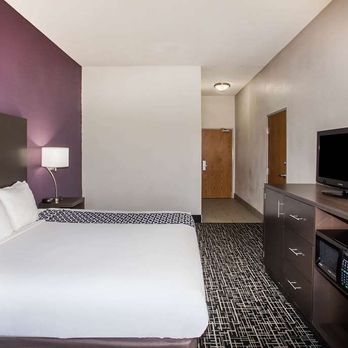 La Quinta by Wyndham Pontoon Beach - Guest room - Hotels Near Me - Pontoon Beach, Illinois La Quinta by Wyndham Pontoon Beach - Guest room - Hotels Near Me - Pontoon Beach, Illinois