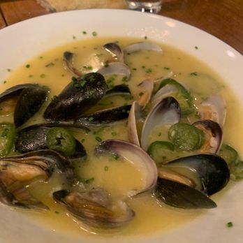 Roe Seafood Restaurant - Spicy steamers - Seafood Near Me - Long Beach, California