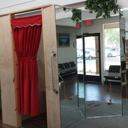 Lili's Alterations - Inside, a lot more space here
