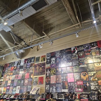 Hot Topic - Hot Topic - Women's Clothing Near Me - Universal City, California