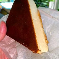 La Estrella Panaderia - Classic Cheese Cake Slice