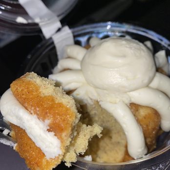 Nothing Bundt Cakes - Snickerdoodle bundtlet zoomed in - Bakeries Near Me - Lakeland, Florida