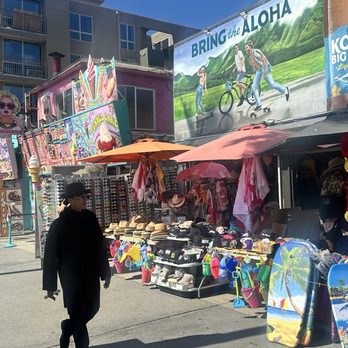 Venice Beach Boardwalk - Beaches Near Me - Venice, California