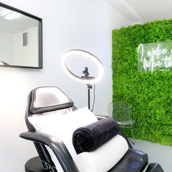 B Lux Lash - Pillow, half moon & blanket for ultimate comfort - Eyelash Service Near Me - Miami, Florida B Lux Lash - Pillow, half moon & blanket for ultimate comfort - Eyelash Service Near Me - Miami, Florida