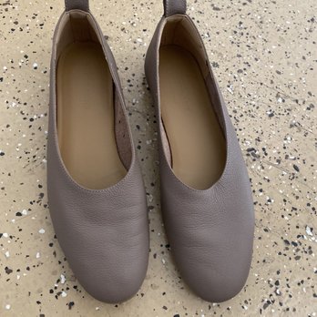 Everlane - Abbot Kinney - Unacceptable return policy! The shoes were worn for 2 days 5 hours on first day and 2 hours the other day. Just to break them in! - Women's Clothing Near Me - Los Angeles, California Everlane - Abbot Kinney - Unacceptable return policy! The shoes were worn for 2 days 5 hours on first day and 2 hours the other day. Just to break them in! - Women's Clothing Near Me - Los Angeles, California