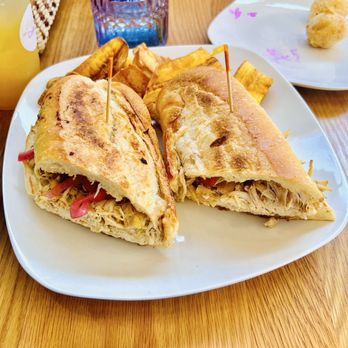Gigi's Cafe - Gigi's Chicken Sandwich - Cafes Near Me - Saddle Brook, New Jersey