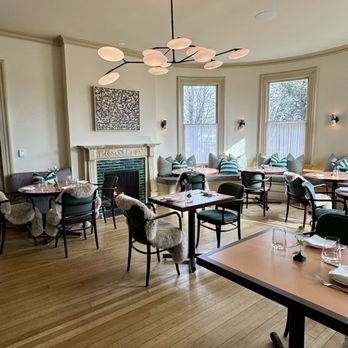 Belden House And Mews - Dining Room - Hotels Near Me - Litchfield, Connecticut Belden House And Mews - Dining Room - Hotels Near Me - Litchfield, Connecticut
