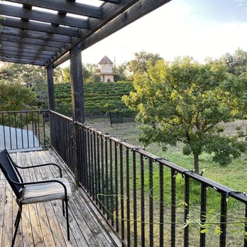 Barons CreekSide - Guest Houses Near Me - Fredericksburg, Texas