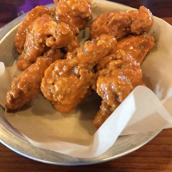 Hooters - Hot 10 piece wings - American Near Me - Newnan, Georgia