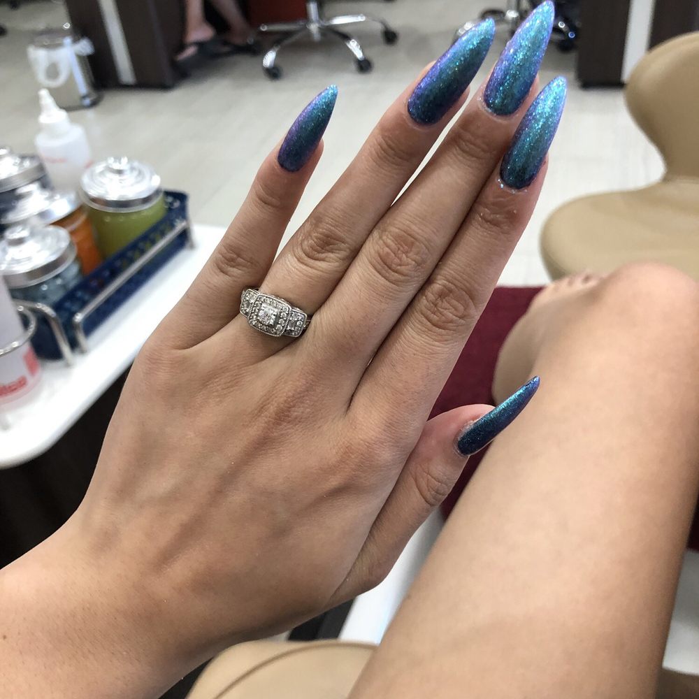 So cute! Love this mermaid gel polish So cute! Love this mermaid gel polish