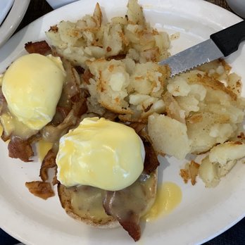 SKD Kitchen And Drinks - Eggs Benedict with potatoes - Pizza Near Me - Saint Pete Beach, Florida