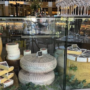 Lupo - Inside - Italian Near Me - Banff, Alberta