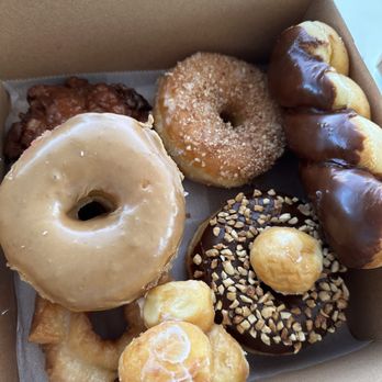 Plaza Donuts - Half dozen - apple fritter, crumb, chocolate twist, maple ring, old fashioned glazed, choc ring w/ peanuts. - Donuts Near Me - National City, California Plaza Donuts - Half dozen - apple fritter, crumb, chocolate twist, maple ring, old fashioned glazed, choc ring w/ peanuts. - Donuts Near Me - National City, California