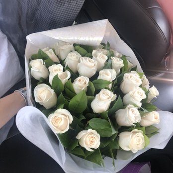 Coral Path Designs - 25 long stem roses - Florists Near Me - Burbank, California Coral Path Designs - 25 long stem roses - Florists Near Me - Burbank, California