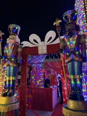 Frosty's Christmas Bar - Los Angeles by null