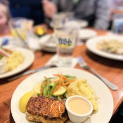 Blue Seafood & Spirits - Blackened Mahi with mashed potatoes and seasonal vegetables