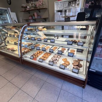 Le Petit Paris - Croissants and other goodies - Bakeries Near Me - Winter Garden, Florida Le Petit Paris - Croissants and other goodies - Bakeries Near Me - Winter Garden, Florida