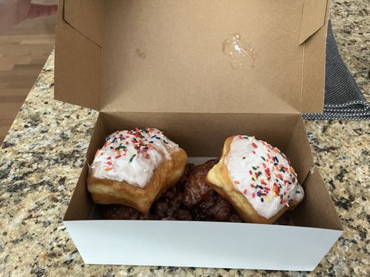 Fox's Donut Den by null