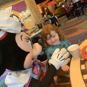 Goofy's Kitchen - Smiles! Endless smiles! - American Near Me - Anaheim, California