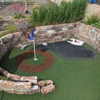 Putting Green - Mini Golf Near Me - Brooklyn, New York