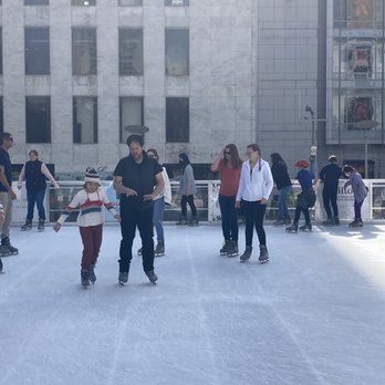 Holiday Ice Rink In Union Square - Rink photo - Skating Rinks Near Me - San Francisco, California Holiday Ice Rink In Union Square - Rink photo - Skating Rinks Near Me - San Francisco, California
