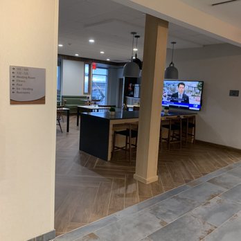Fairfield by Marriott Inn & Suites Gainesville I-35 - Breakfast/sitting area - Hotels Near Me - Gainesville, Texas