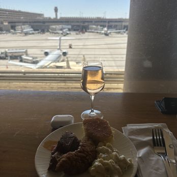 The Centurion Lounge - Airport Lounges Near Me - Phoenix, Arizona