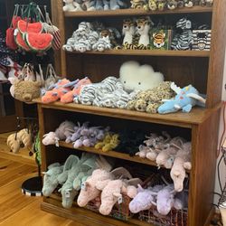 Abe's Carmelcorn Shoppe - They had so many Jellycats!