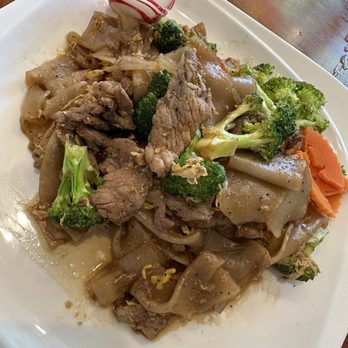 Sang Tong Thai - PAD SEE EEW with beef - meh - Thai Near Me - Haddonfield, New Jersey Sang Tong Thai - PAD SEE EEW with beef - meh - Thai Near Me - Haddonfield, New Jersey
