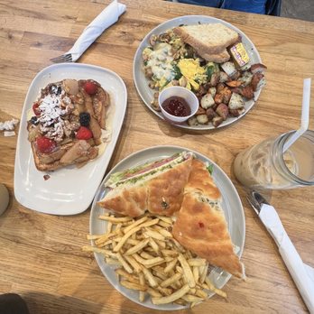 Cafe Dantorels - Pear and berries French toast, Sacramento scramble and Italian sandwhich - Cafes Near Me - Sacramento, California Cafe Dantorels - Pear and berries French toast, Sacramento scramble and Italian sandwhich - Cafes Near Me - Sacramento, California